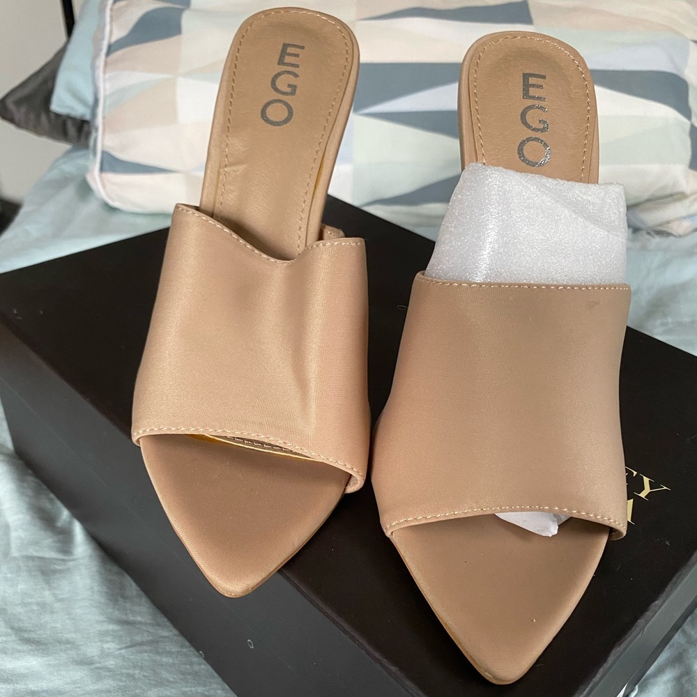 Pointed Peep Toe Mule in Nude